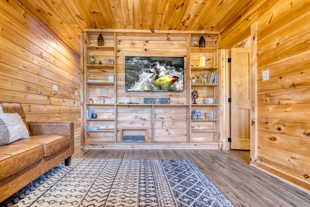 31 The Kings Court Cherry Log, GA 30522 - Photo 36 of 50 a view of a entryway with furniture
