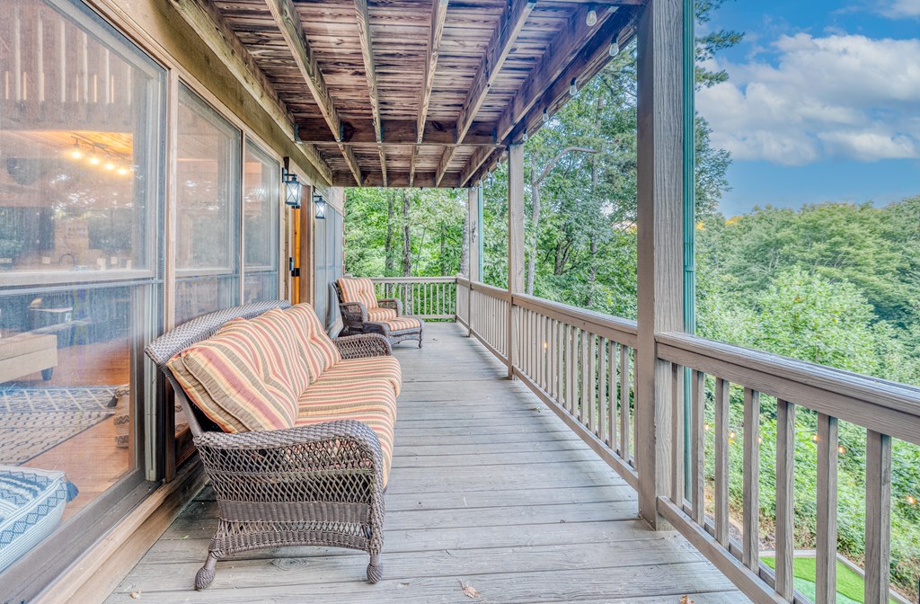 31 The Kings Court Cherry Log, GA 30522 - Photo 41 of 50 a view of porch with seating space