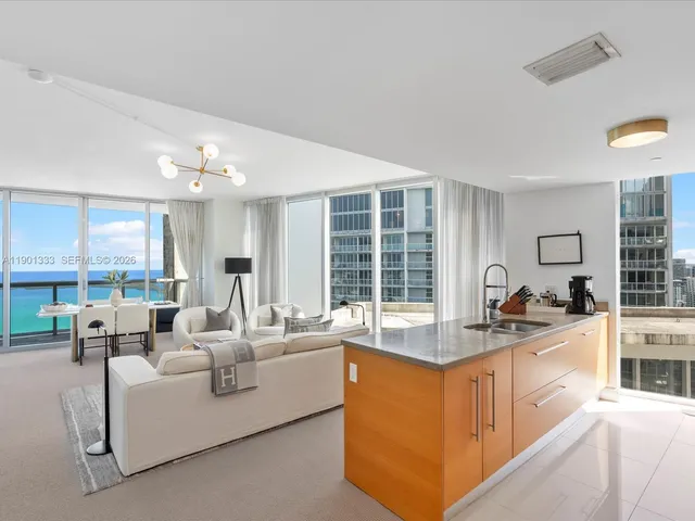 $795,000 | 475 Brickell Avenue, Unit 5507, Miami, FL 33131