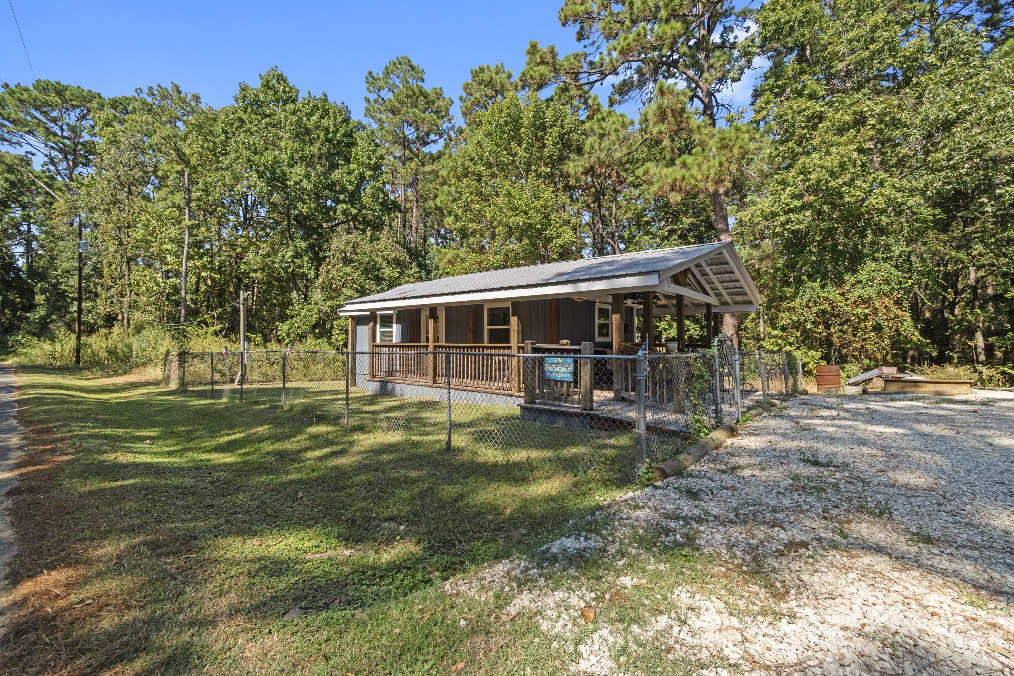 384 Phillips Road Onalaska, TX 77360 - Photo 2 of 28