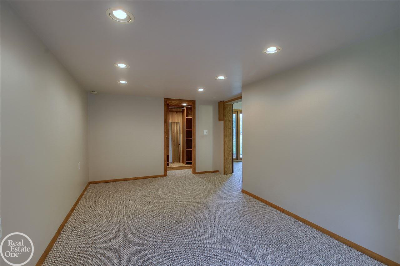 6600 Mayfair Road Utica, MI 48317 - Photo 15 of 29
