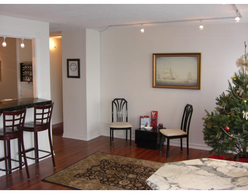 65 East India Row, Unit 16E Boston, MA 02110 - Photo 9 of 11 a workspace with furniture and a potted plant