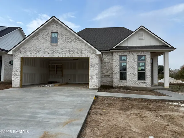 $441,775 | 112 Spring Meadow Drive, Broussard, LA 70518