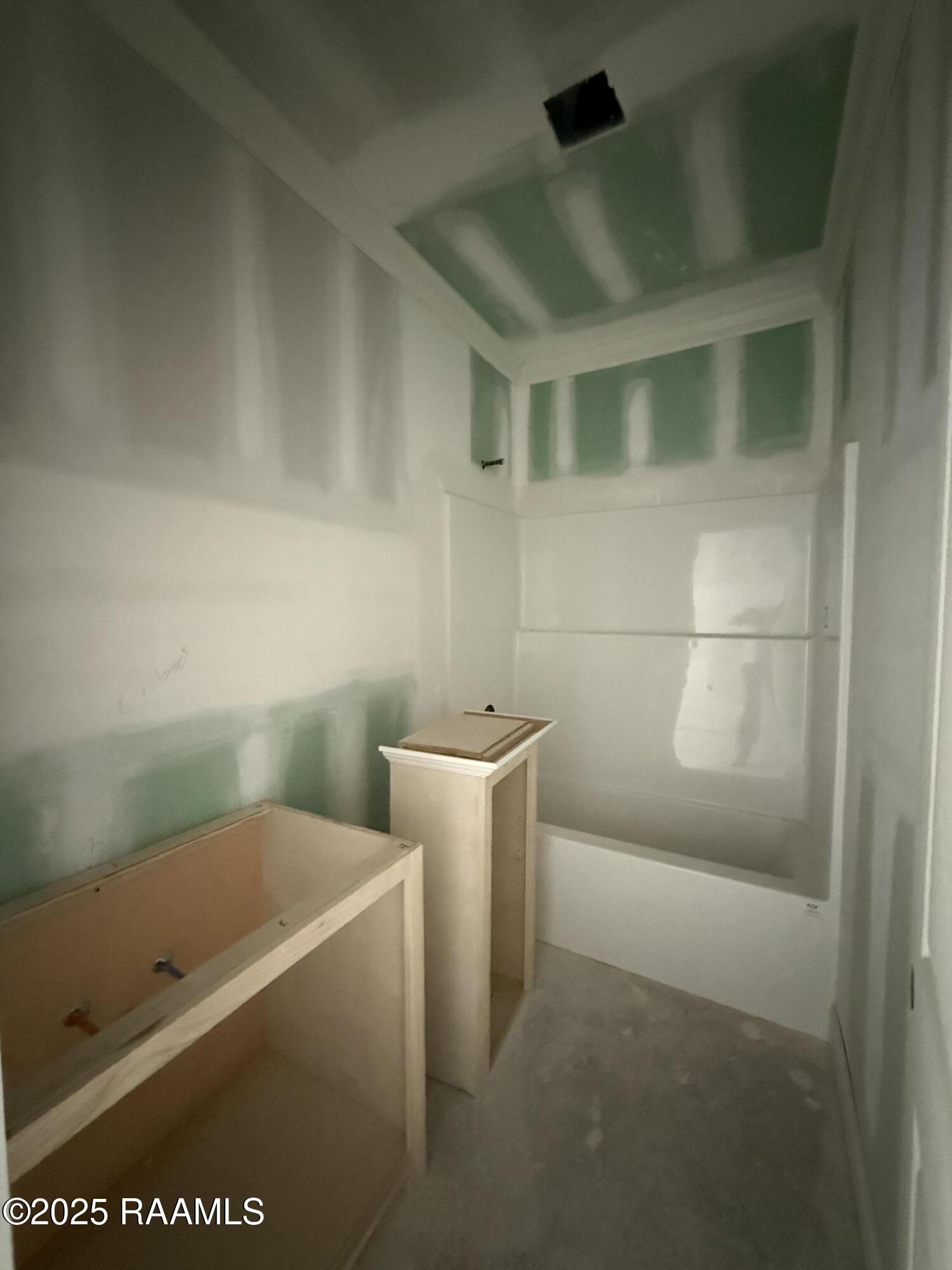 112 Spring Meadow Drive Broussard, LA 70518 - Photo 15 of 22 Spare bathroom