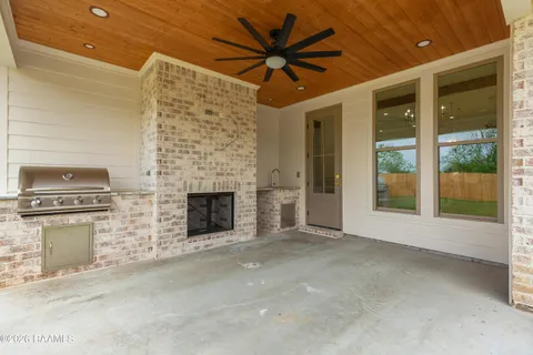 $431,000 | 112 Spring Meadow Drive, Broussard, LA 70518