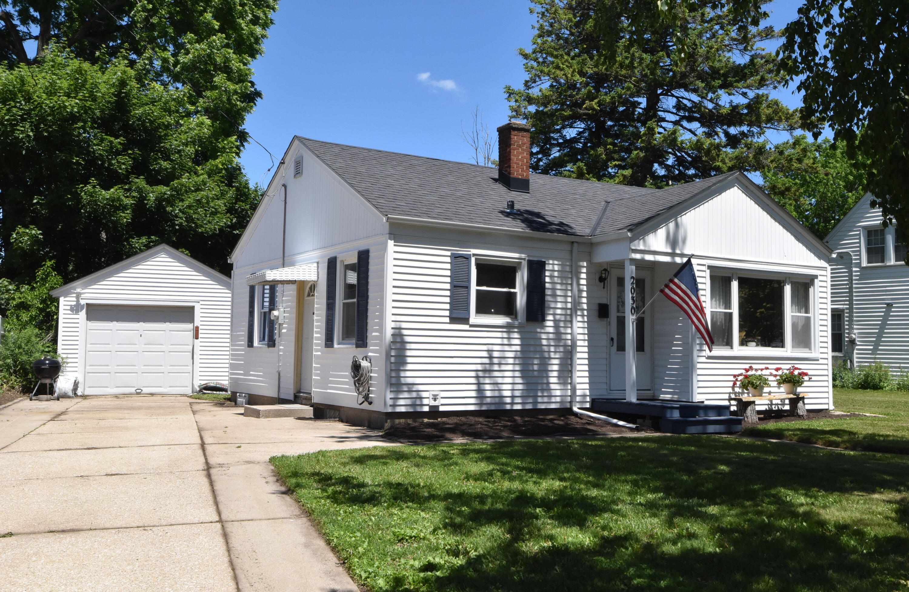 2030 Webster Street Racine, WI 53403 - Photo 26 of 32 Front