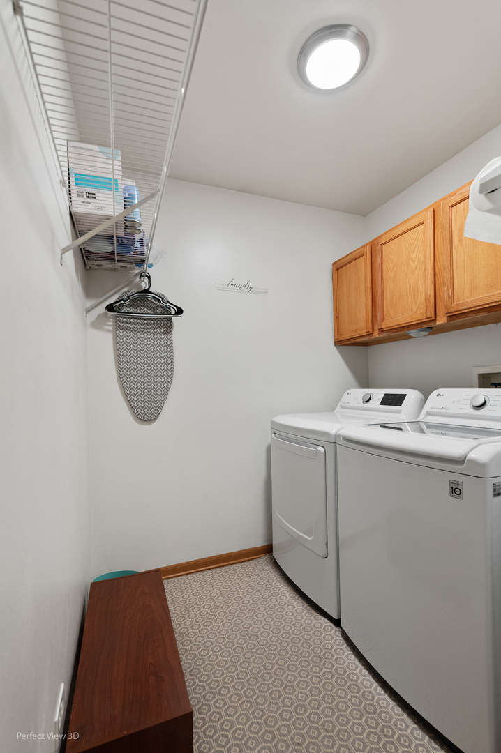 5802 Emerald Pointe Drive Plainfield, IL 60586 - Photo 17 of 28 a utility room with dryer and washer