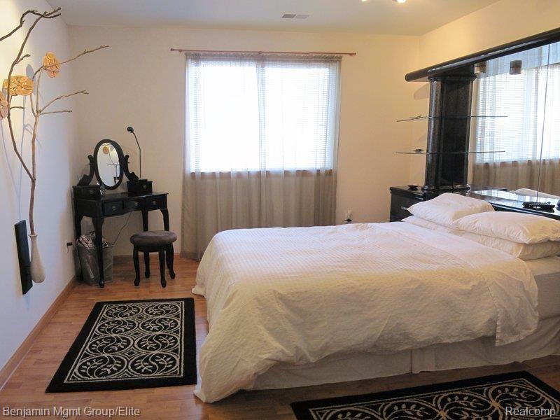 05_Master bedroom_sm.jpg