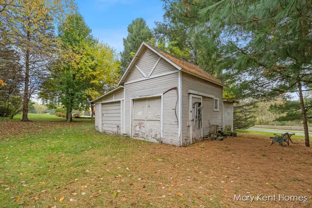 $519,000 | 6662 Buttrick Avenue Southeast, Alto, MI 49302