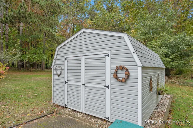 $519,000 | 6662 Buttrick Avenue Southeast, Alto, MI 49302