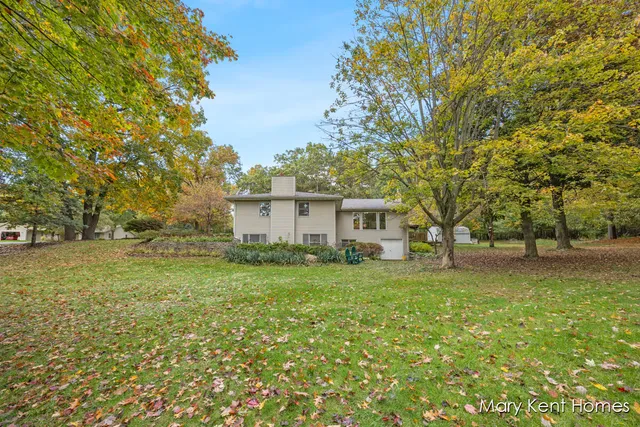 $519,000 | 6662 Buttrick Avenue Southeast, Alto, MI 49302