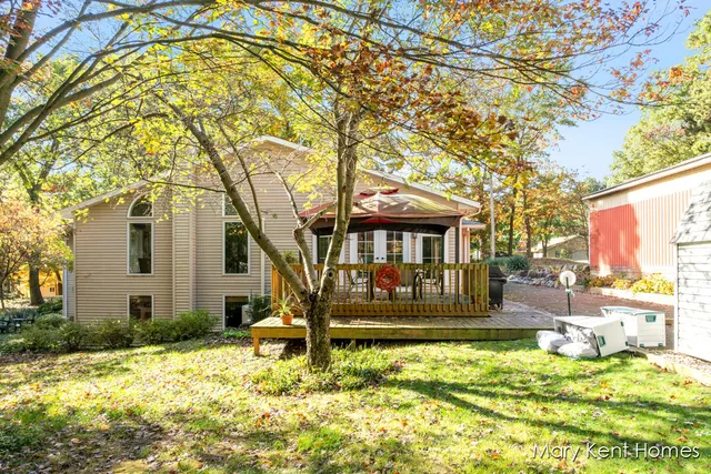 $519,000 | 6662 Buttrick Avenue Southeast, Alto, MI 49302