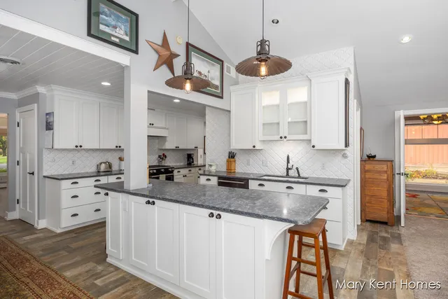 $519,000 | 6662 Buttrick Avenue Southeast, Alto, MI 49302