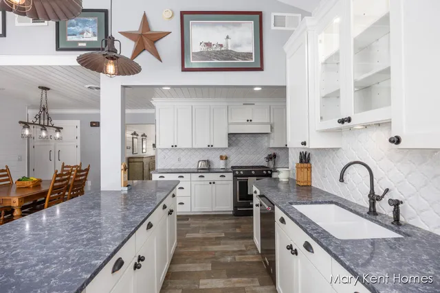 $519,000 | 6662 Buttrick Avenue Southeast, Alto, MI 49302