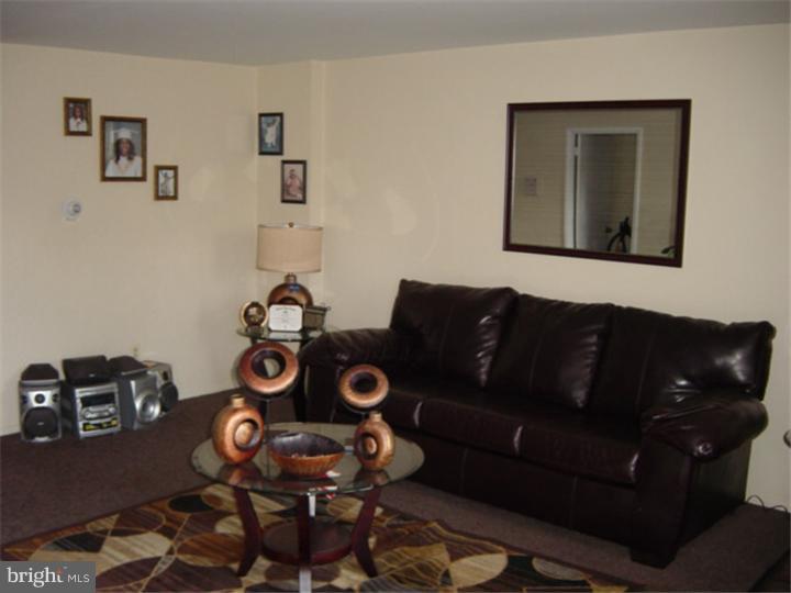 1203 Rainer Road Brookhaven, PA 19015 - Photo 5 of 21 Living Room
