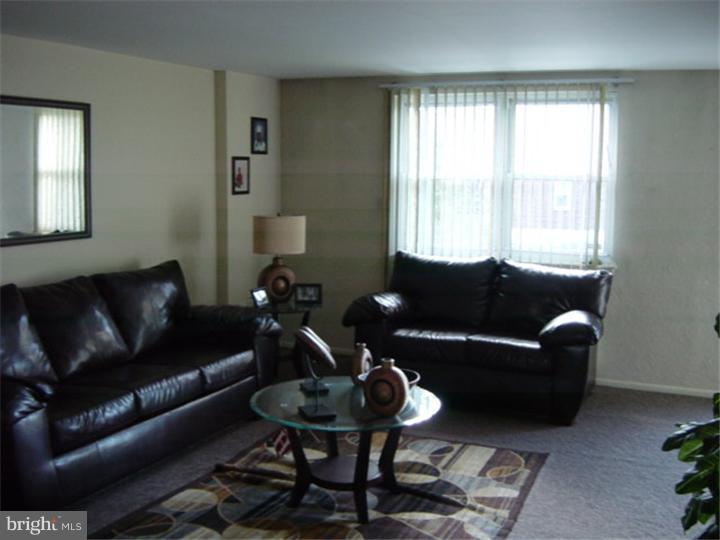 1203 Rainer Road Brookhaven, PA 19015 - Photo 6 of 21 Living Room