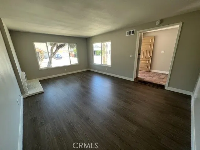 a view of entryway with window