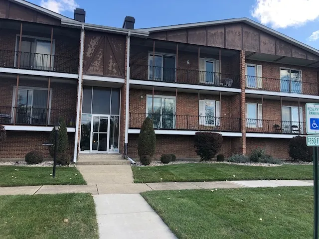 $2,200 | 11345 South Roberts Road, Unit F, Palos Hills, IL 60465