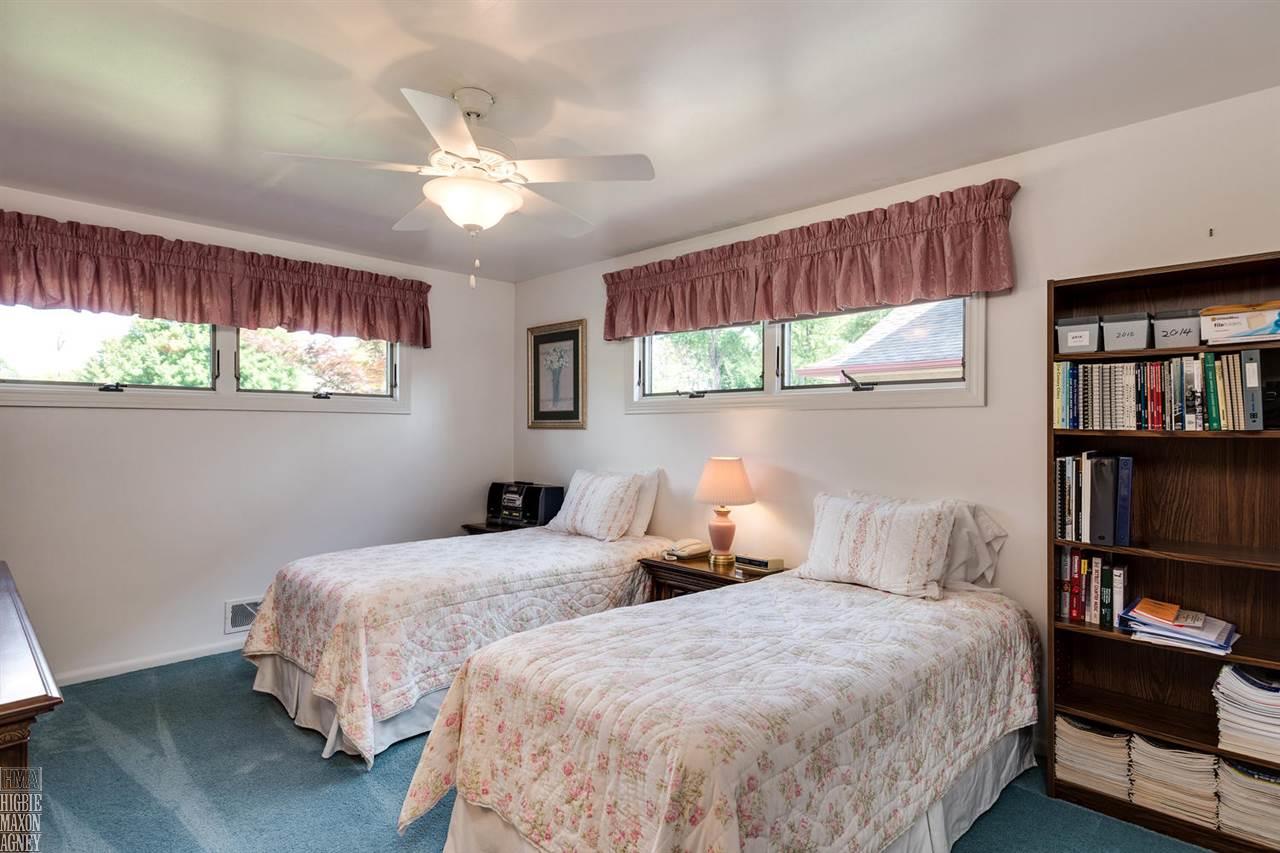 641 Roslyn Road Grosse Pointe Woods, MI 48236 - Photo 15 of 27