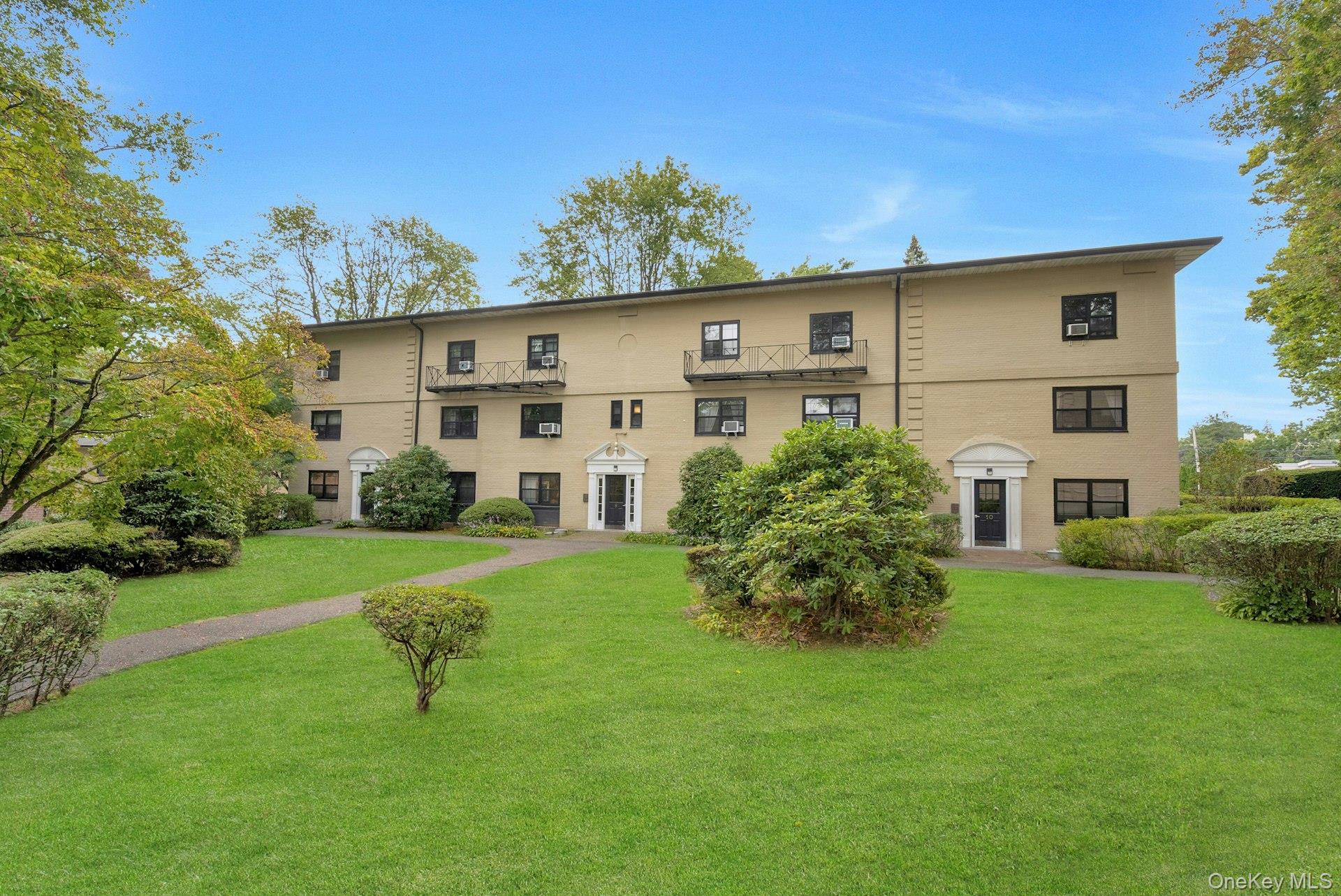 6 Manchester Road, Unit 1 Eastchester, NY 10709 - Photo 4 of 40 View of property