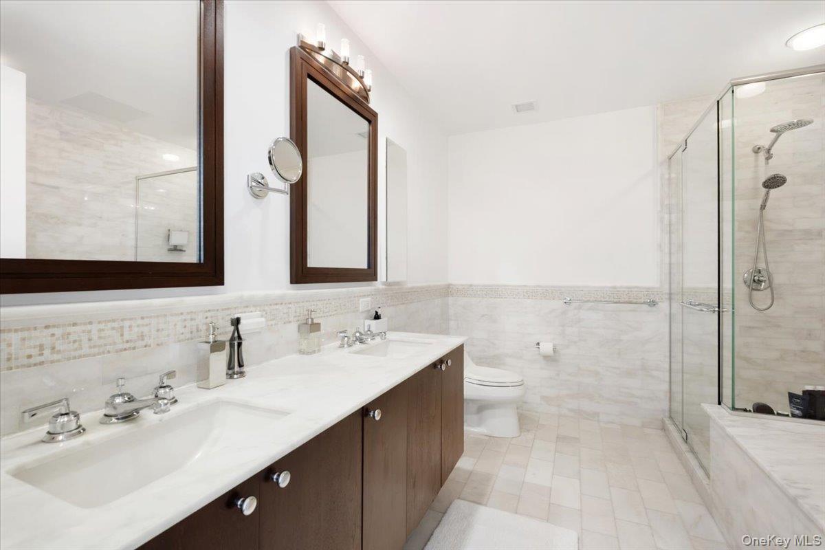 5 Renaissance Square, Unit PH 3E White Plains, NY 10601 - Photo 19 of 26 a bathroom with a double vanity sink mirror and double