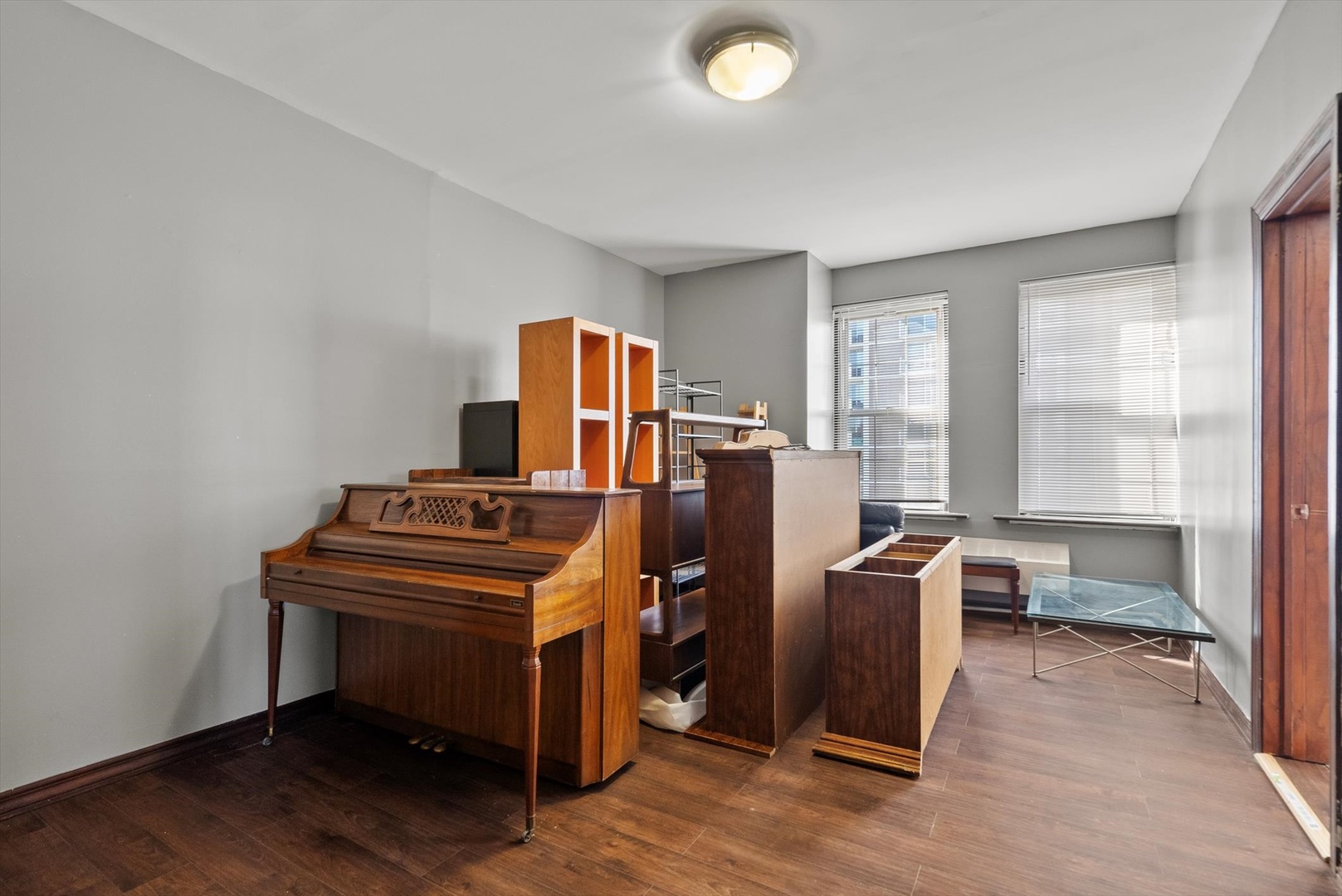 6101 North Sheridan Road, Unit 14C Chicago, IL 60660 - Photo 18 of 20 a room with a stove and a refrigerator