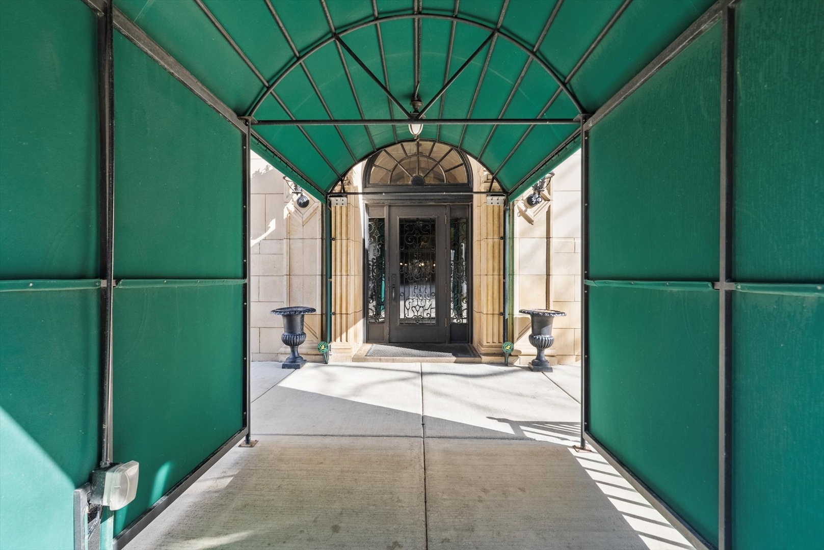 6101 North Sheridan Road, Unit 14C Chicago, IL 60660 - Photo 2 of 20 a front view of a house with a garage