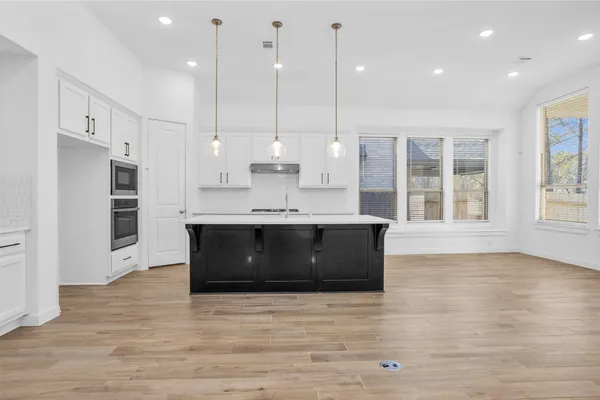 $2,900 | 256 Sky Top Drive, Montgomery, TX 77316