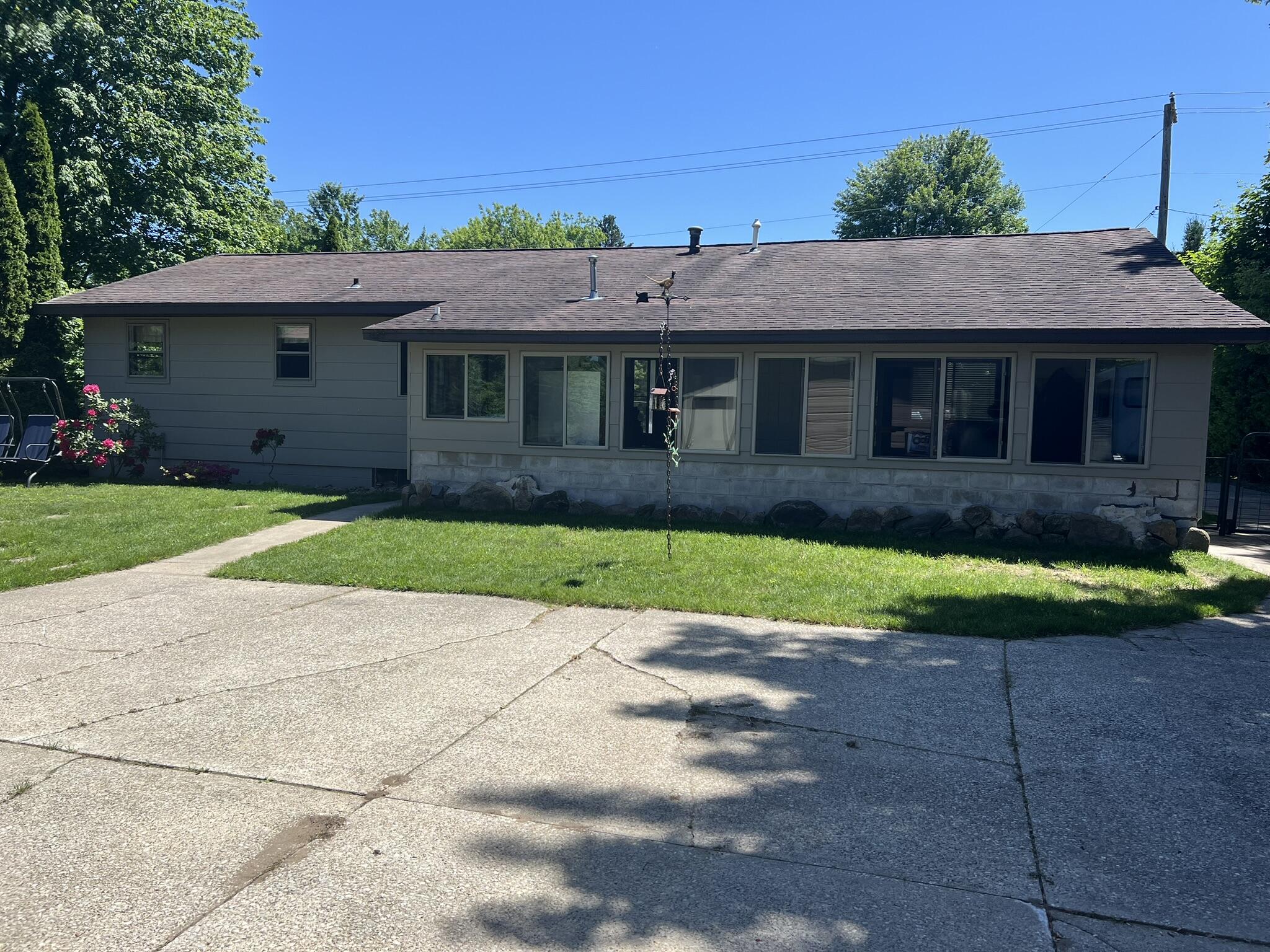 950 West Tyler Road Muskegon, MI 49445 - Photo 2 of 62 IMG_5729