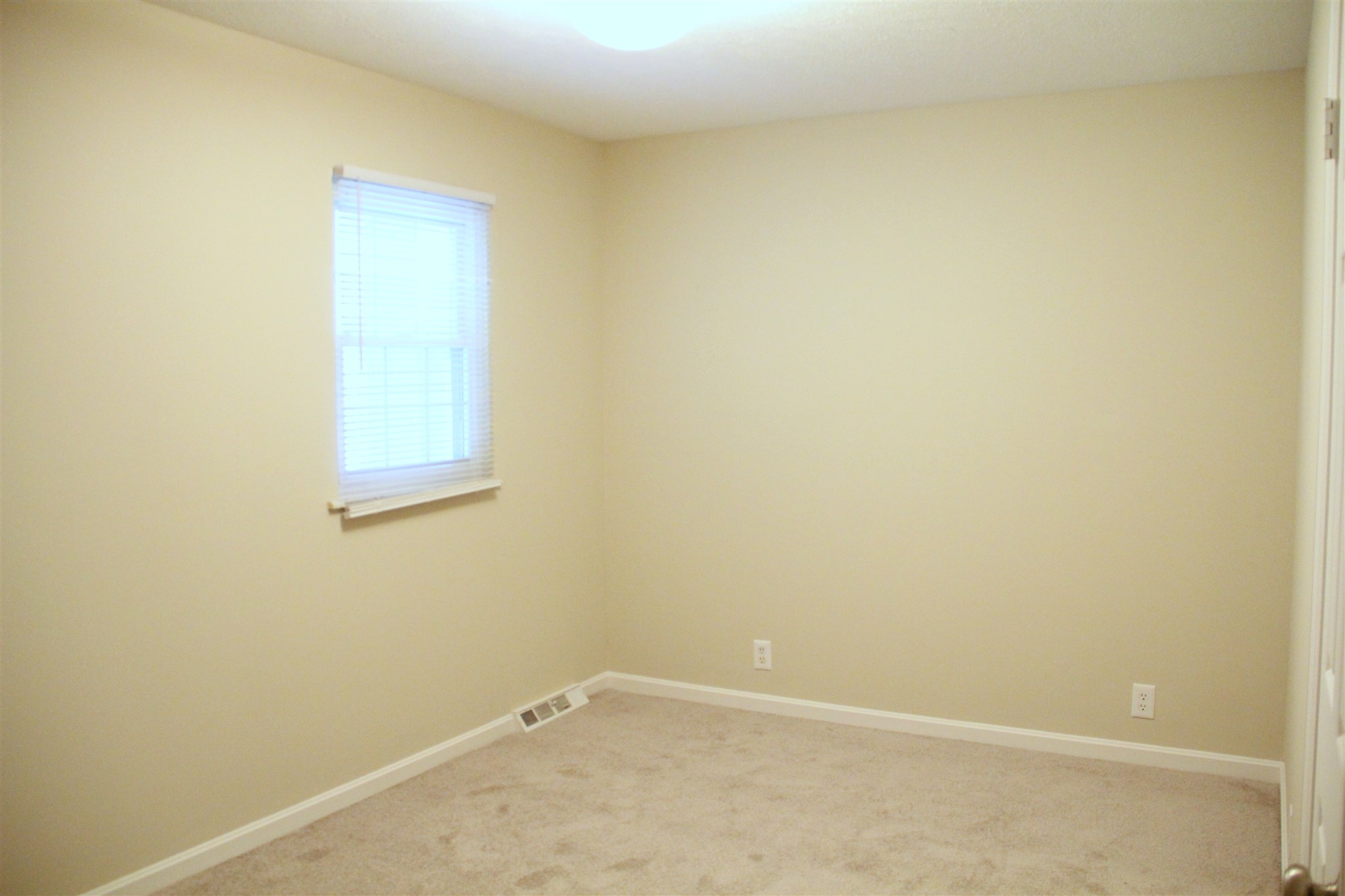404 Locust Street Newburgh, IN 47630 - Photo 12 of 15 Gallery Image 12