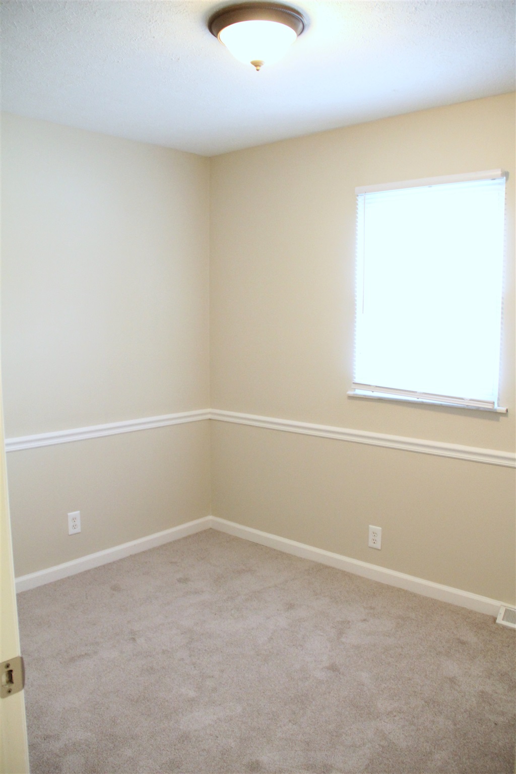 404 Locust Street Newburgh, IN 47630 - Photo 8 of 15 Gallery Image 8