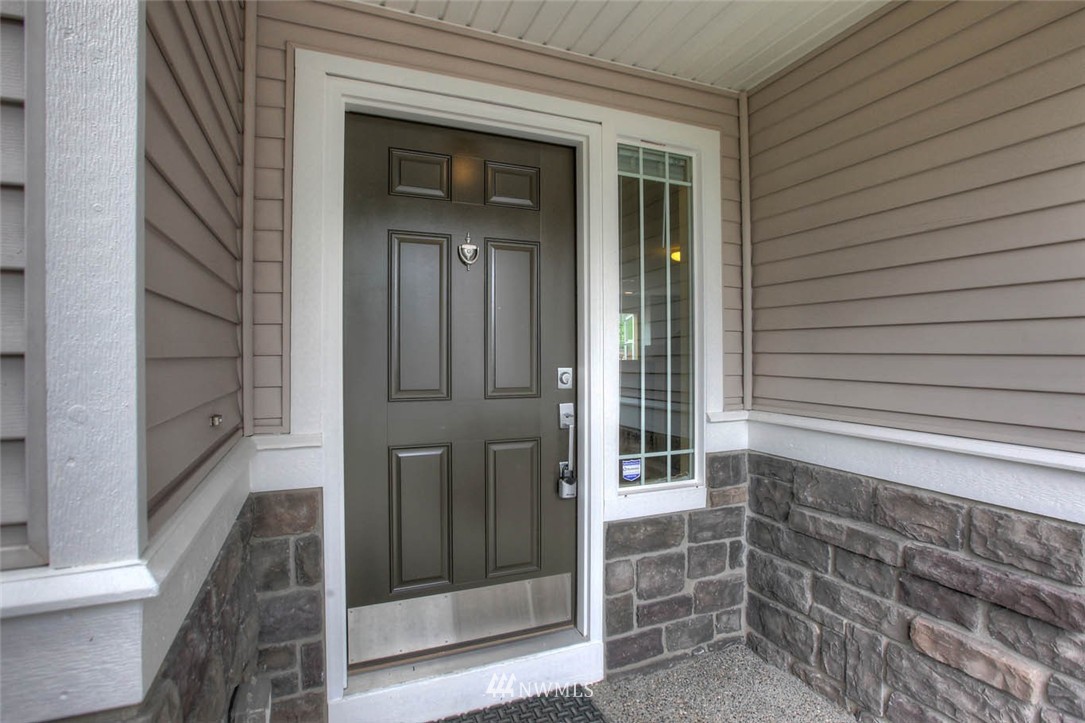 2580 Northeast 2nd Place Renton, WA 98056 - Photo 2 of 25 Gallery Image 2