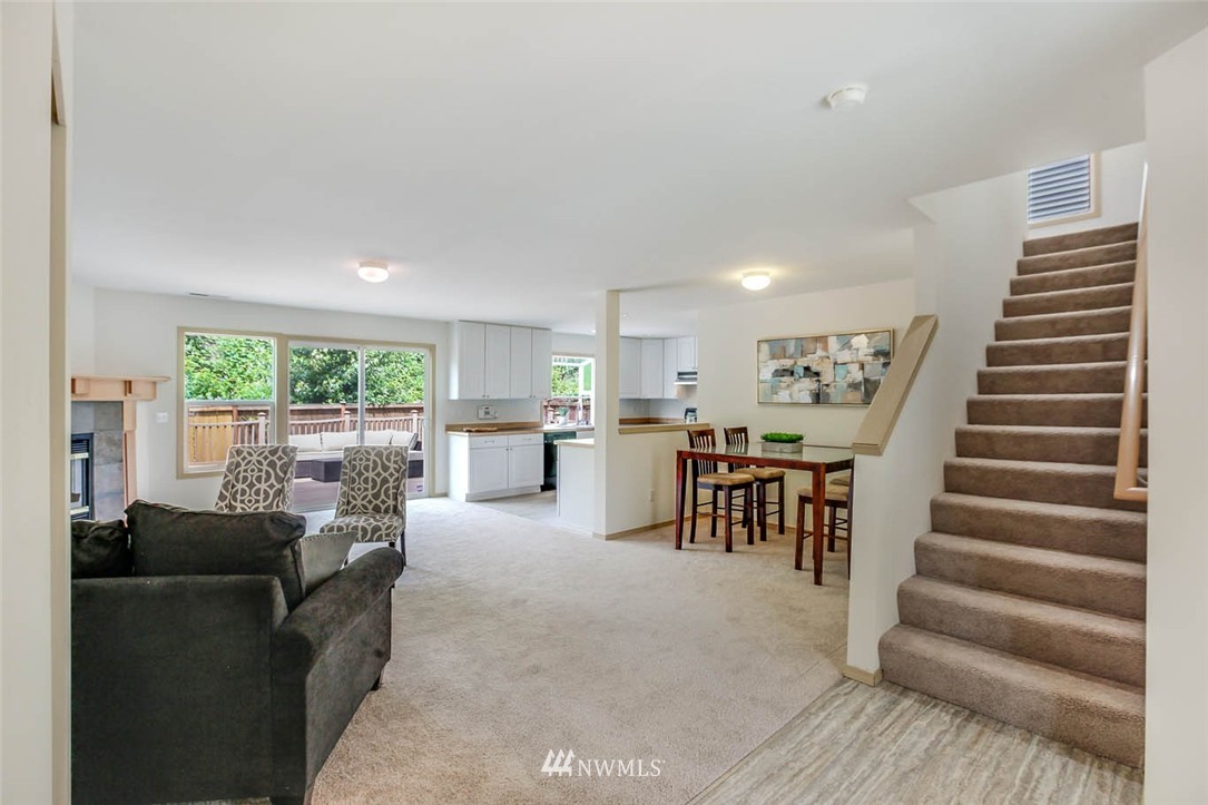 2580 Northeast 2nd Place Renton, WA 98056 - Photo 3 of 25 Gallery Image 3
