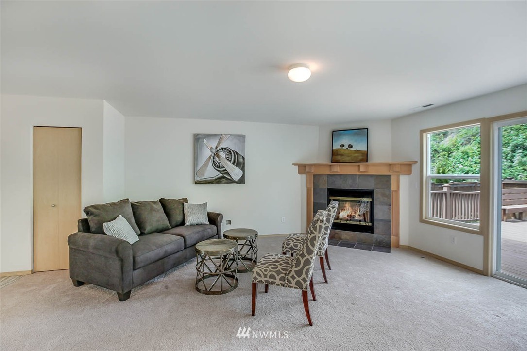 2580 Northeast 2nd Place Renton, WA 98056 - Photo 7 of 25 Gallery Image 7