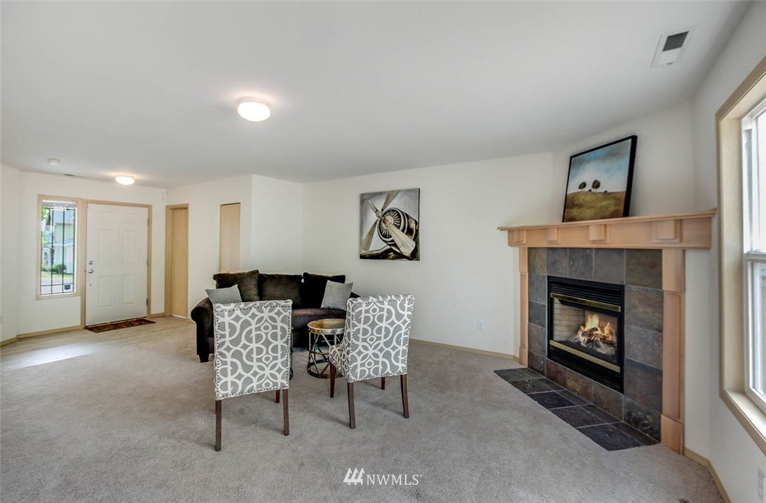 2580 Northeast 2nd Place Renton, WA 98056 - Photo 8 of 25 Gallery Image 8
