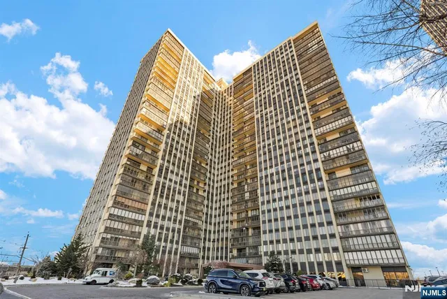 $2,750 | 300 Winston Drive, Unit 2906, Cliffside Park, NJ 07010