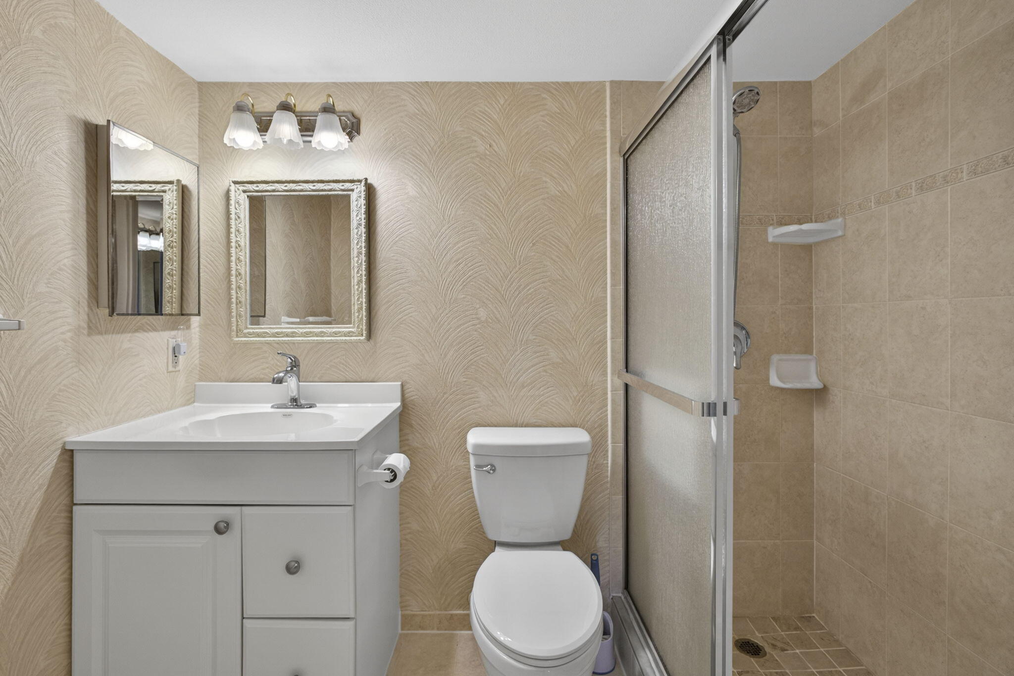 301 Pine Ridge Circle, Unit B2 Greenacres, FL 33463 - Photo 18 of 31 Bath