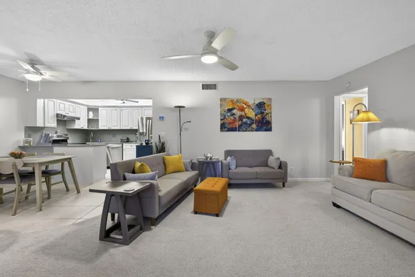 $157,500 | 301 Pine Ridge Circle, Unit B2, Greenacres, FL 33463
