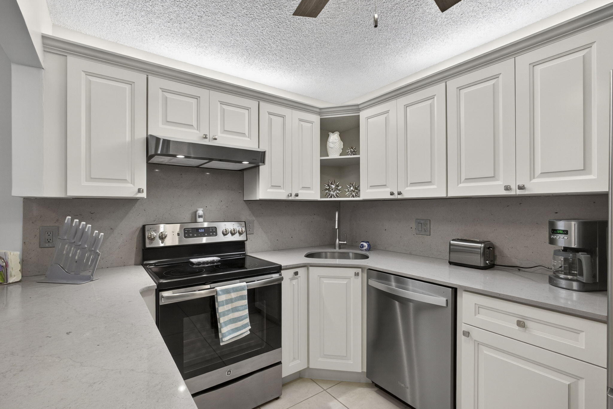 301 Pine Ridge Circle, Unit B2 Greenacres, FL 33463 - Photo 10 of 31 Kitchen