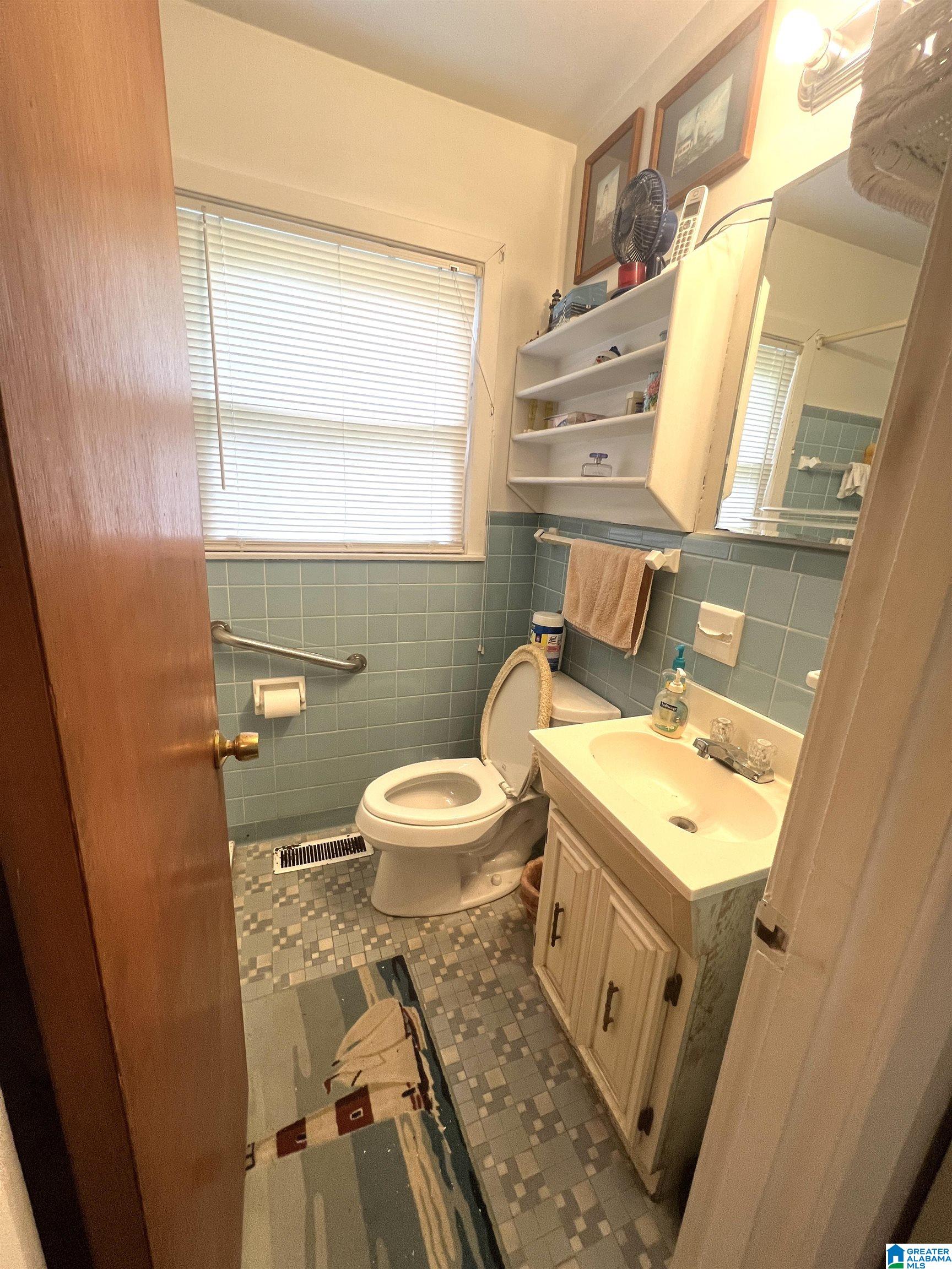 916 Oakview Circle Fairfield, AL 35064 - Photo 4 of 14