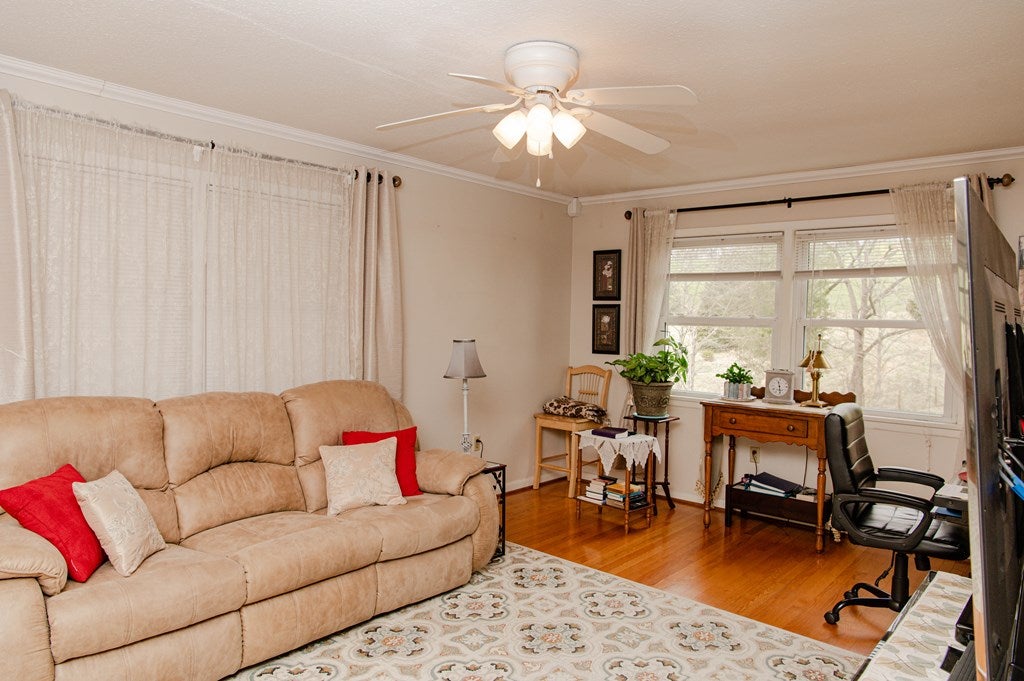 4706 Fort Chiswell Road Austinville, VA 24312 - Photo 10 of 43 Gallery Image 10