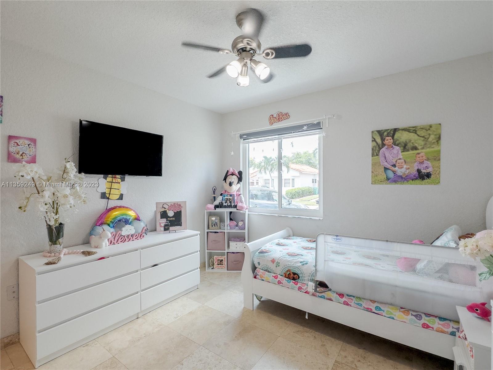 Kendale Lakes Miami, FL 33175 - Photo 16 of 39 a bedroom with bed and a flat screen tv