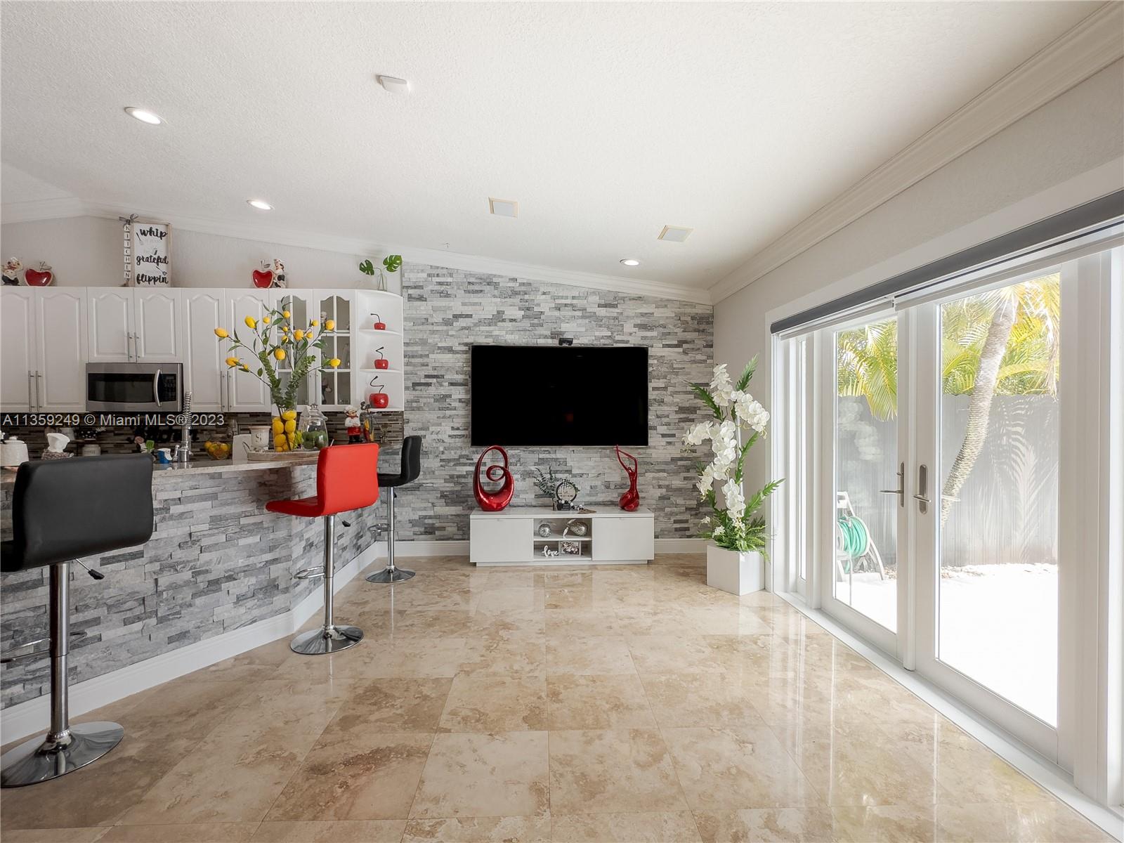 Kendale Lakes Miami, FL 33175 - Photo 28 of 39 a view of a living room