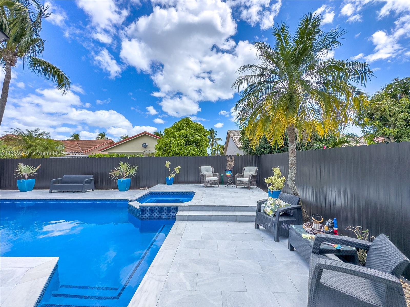 Kendale Lakes Miami, FL 33175 - Photo 36 of 39 a backyard of a house with table and chairs