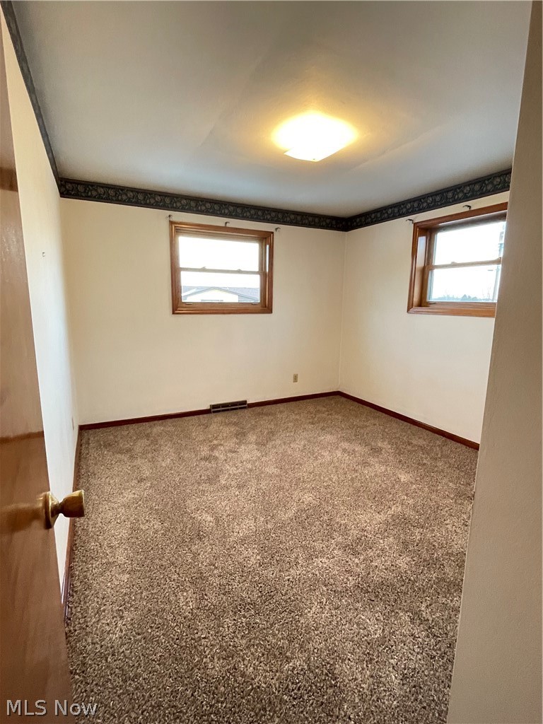 1103 Courtland Road Weirton, WV 26062 - Photo 12 of 23