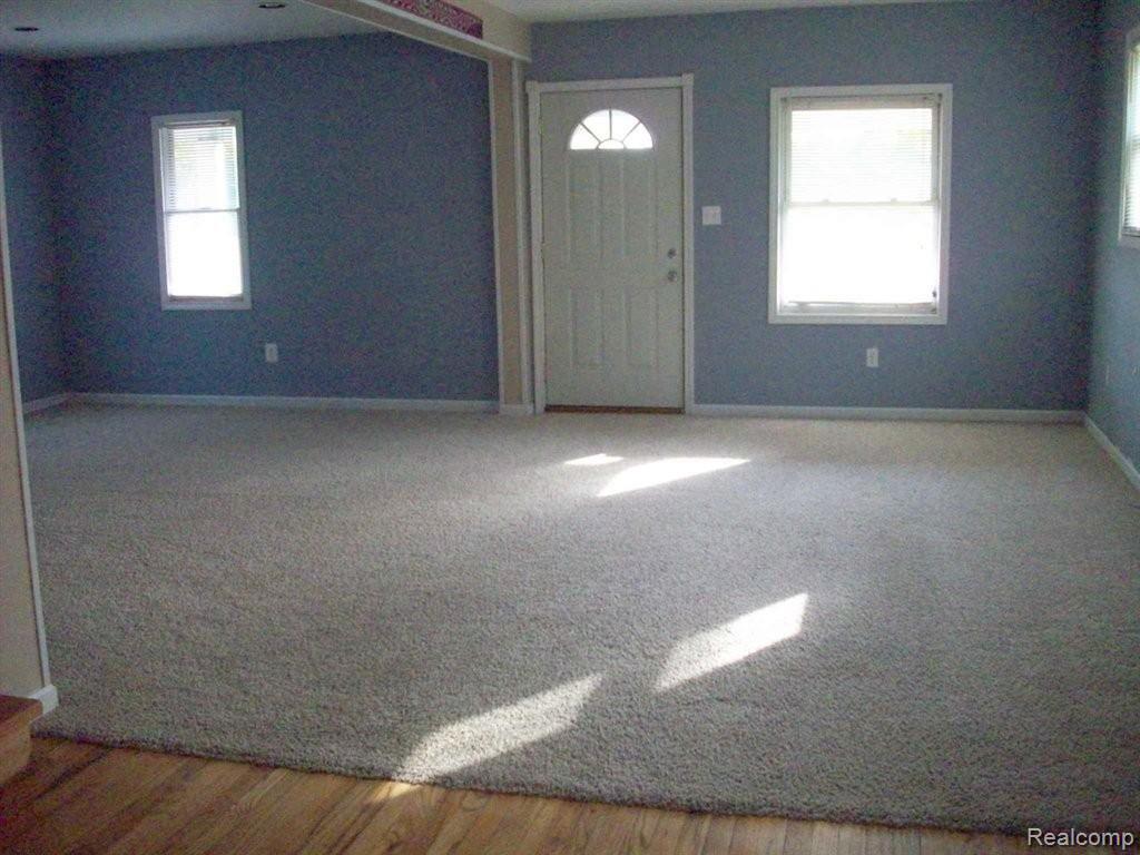 28460 Waltz Road New Boston, MI 48164 - Photo 11 of 13 front entry way leading to very