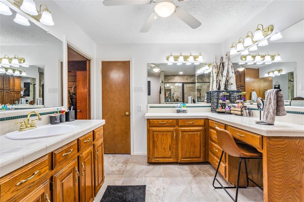916 Kimbrough Road Azle, TX 76020 - Photo 30 of 40 a bathroom with a sink vanity and a mirror