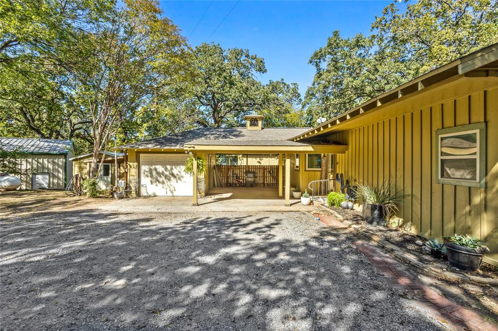 916 Kimbrough Road Azle, TX 76020 - Photo 5 of 40