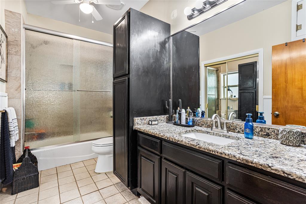 916 Kimbrough Road Azle, TX 76020 - Photo 9 of 40 a bathroom with a sink and a mirror