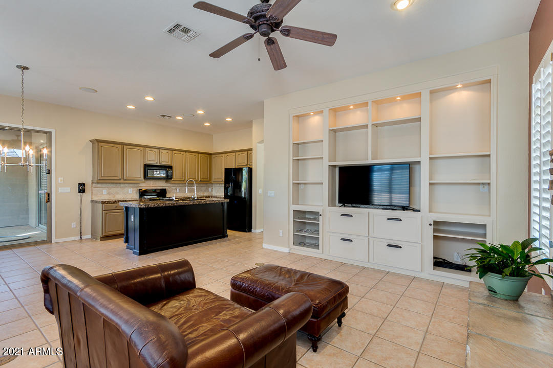 3824 East Carson Road Phoenix, AZ 85042 - Photo 7 of 19 15-Carson